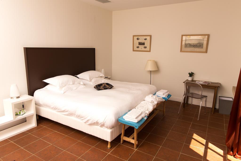 Les Cinq Sens Du Chateau Mayne Lalande Hotel Castelnau-de-Medoc Room photo